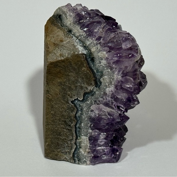 Self standing Amethyst - Picture 5 of 10